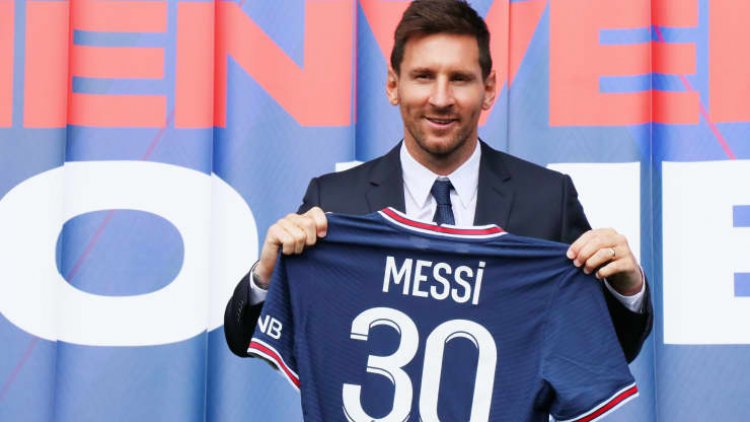 Messi gets the welcome he deserves from PSG fans