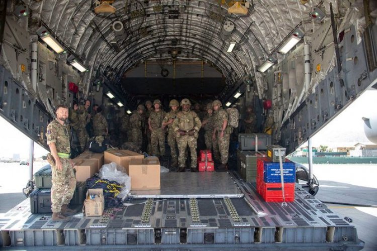 UK troops arrive in Kabul