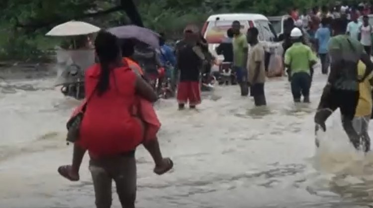 Cameroon's main port city battles mounting flood peril