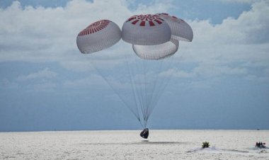 SpaceX's Inspiration4 crew members exit capsule after splashdown