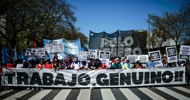 Argentinians protest in Buenos Aires amid a government crisis