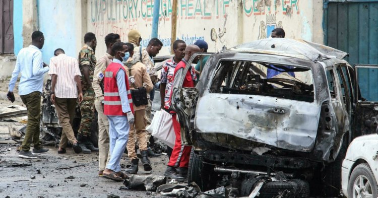 Car bomb kills 8 near Somalia's presidential palace: police