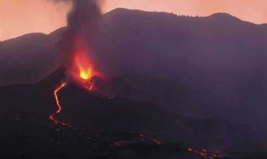Volcanic ash halts flights on Spanish island