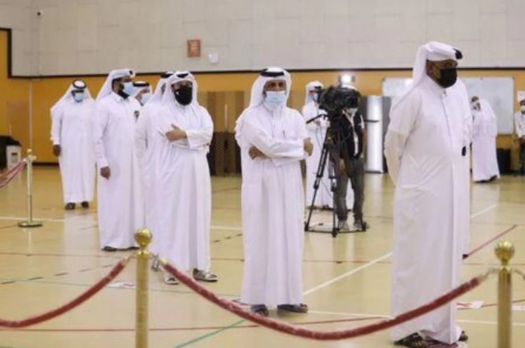 Qataris begin voting in first ever legislative polls