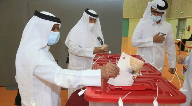 Qataris begin voting in first ever legislative polls