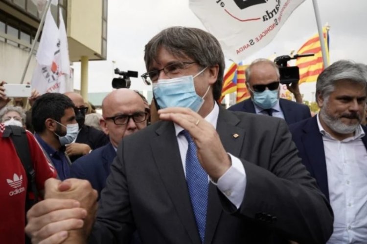 Exiled former Catalan leader leaves court after extradition hearing