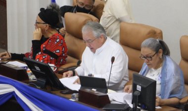 Nicaraguan president, wife banned from US