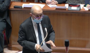 Poles fire tear gas, water cannon at migrants on Belarus border