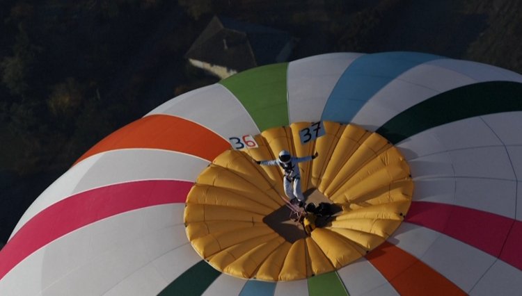 Frenchman breaks world record for standing on top of hot air balloon at altitude