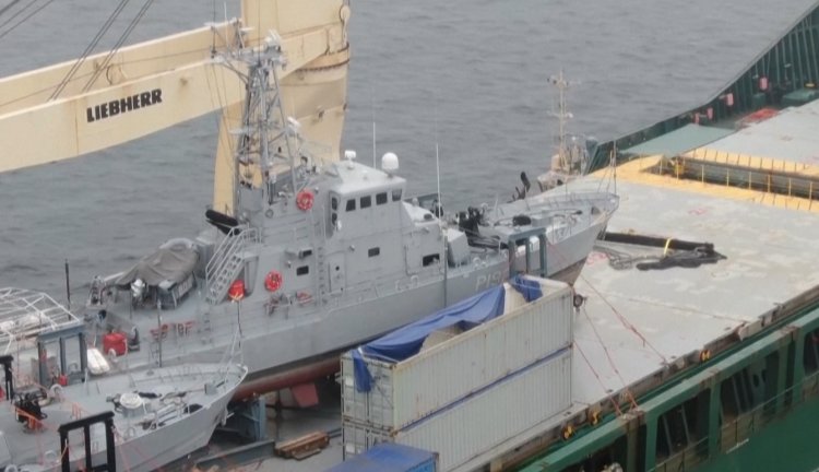 Ukraine gets two US patrol boats amid Russia tensions