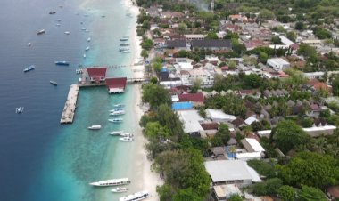 Virus turns Indonesian holiday island into desert of abandoned resorts