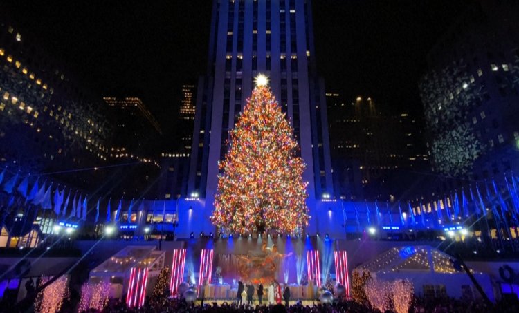 Rockefeller Christmas Tree Lighting Ceremony draws one of the largest crowds in Manhattan