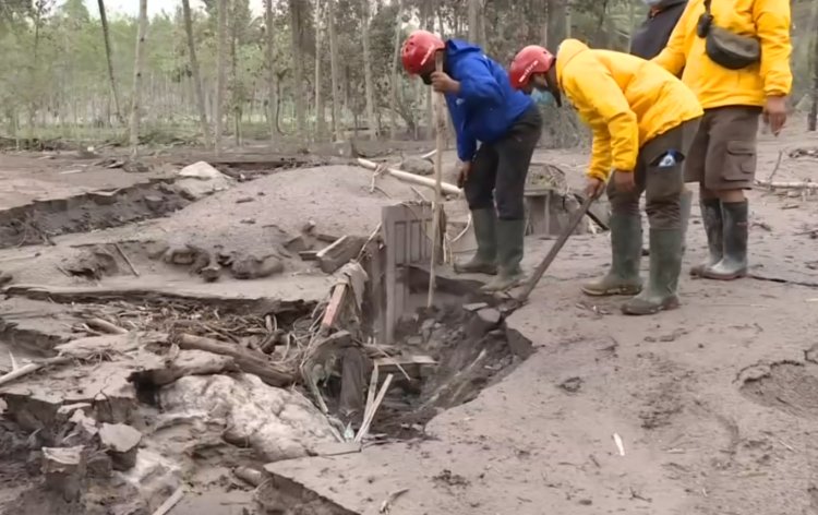 Indonesia volcano eruption death toll rises to 14