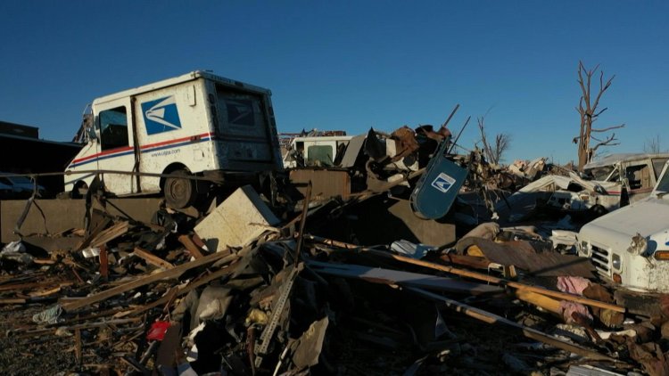 Race to find survivors as US tornadoes kill at least 94