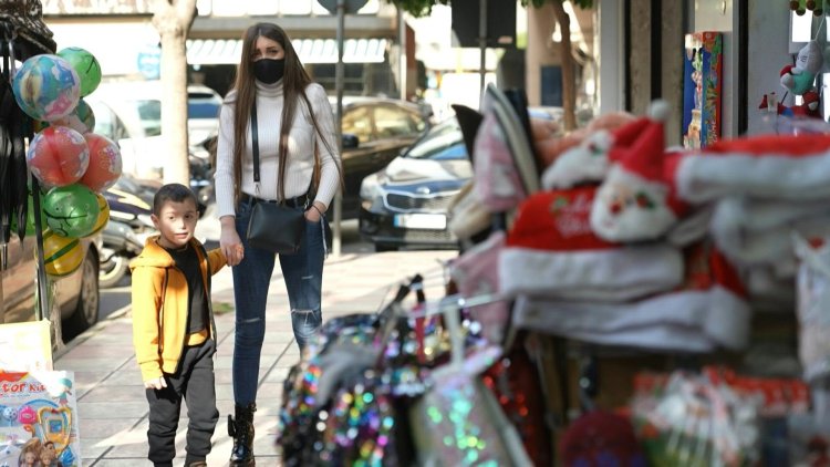 Santa closed: in Beirut, crisis snuffs out Christmas spirit
