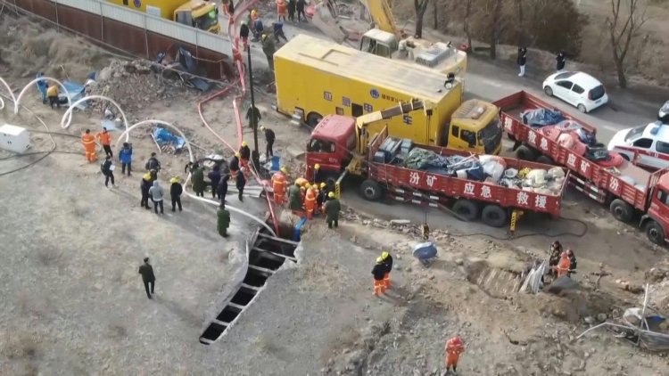 Rescuers race to save trapped Chinese miners