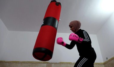Iraqi women boxers aim sucker punch at gender taboos