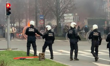 Clashes as tens of thousands protest Covid rules in Belgium