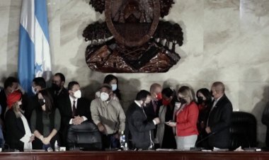 Rival Honduras lawmakers name two Congress presidents