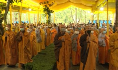 Thousands mourn Buddhist monk who brought mindfulness to the West