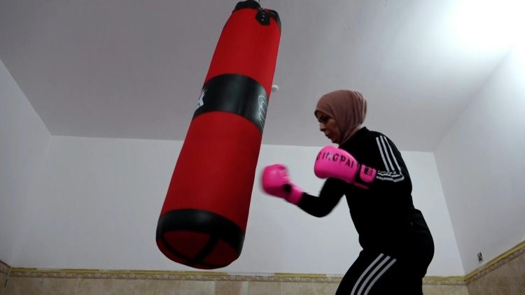 Iraqi women boxers aim sucker punch at gender taboos
