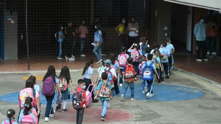 Almost 10 million students return to schools in Colombia