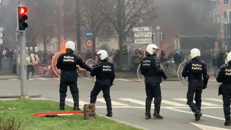 Clashes as tens of thousands protest Covid rules in Belgium