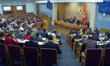 Montenegro government toppled in no-confidence vote