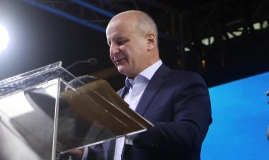 Ex-leader ahead as Costa Ricans elect new president