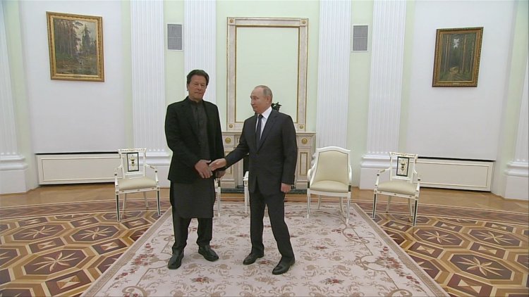 Pakistan's Prime Minister Meets Putin as Russia Attacks Ukraine