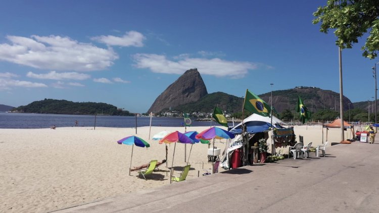 Rio launches again clean-up of gorgeous, filthy bay