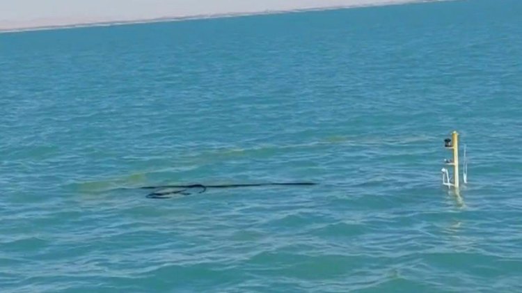 Divers inspect fuel-laden ship sunk off Tunisia