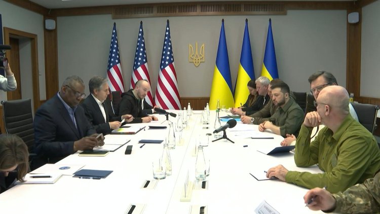 Top US officials visit Kyiv as Mariupol 'on the brink'
