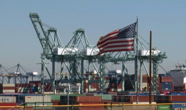 US economy adds 428,000 jobs in April