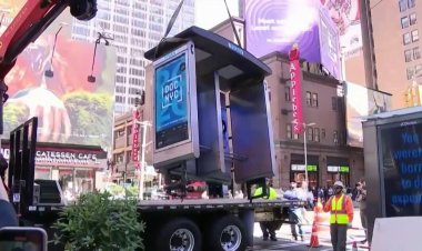 New York City removes its last public phone booth