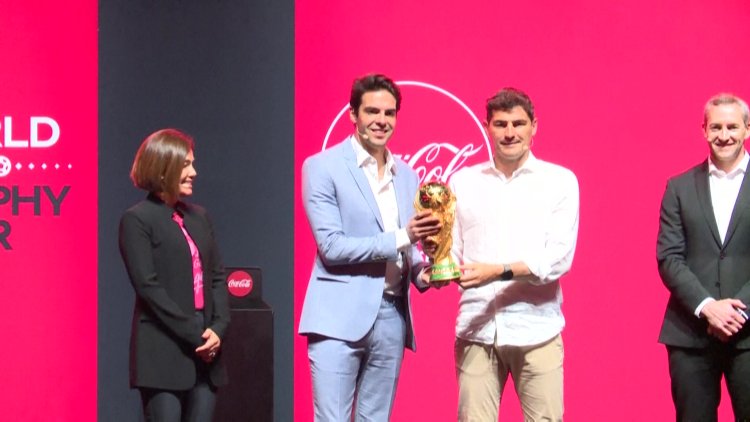 Dubai displays FIFA World Cup Trophy