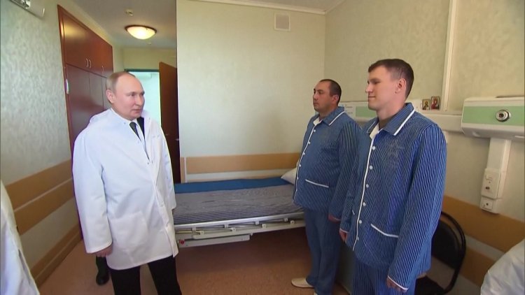 Putin visits 'hero' soldiers wounded in Ukraine