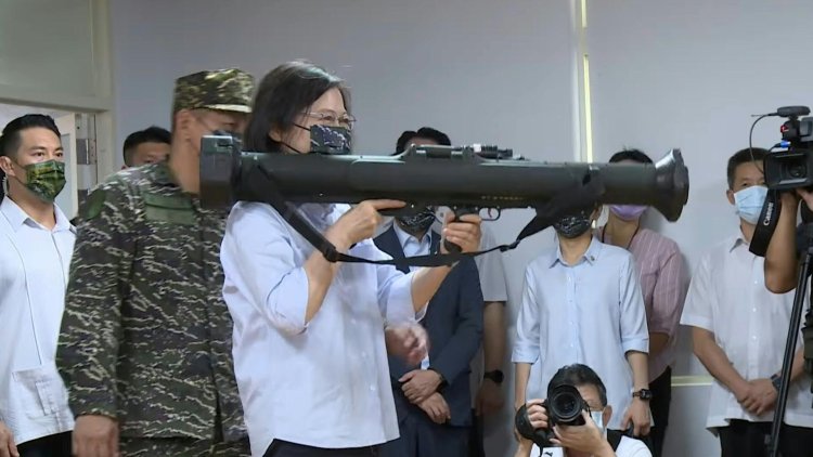 President Tsai Ing-wen shoulders a Taiwan-made bazooka