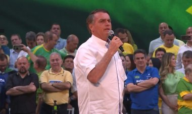 Bolsonaro launches campaign with digs at voting system, main rival
