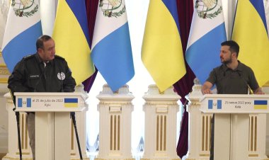 Guatemala president visits Ukraine at Zelensky's request