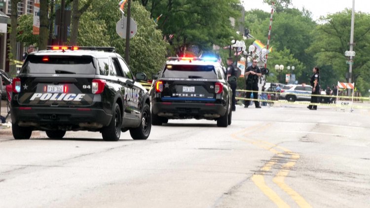 Six killed in shooting during US July 4 parade