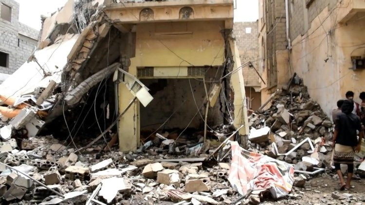 Yemen weapons store blast