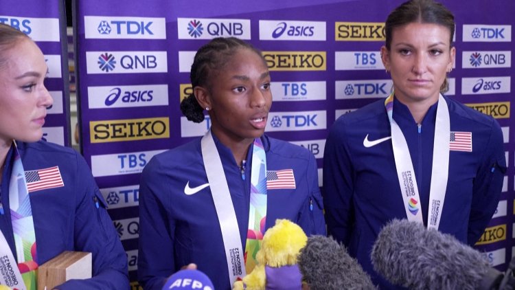 USA win women's world 4x100m relay gold