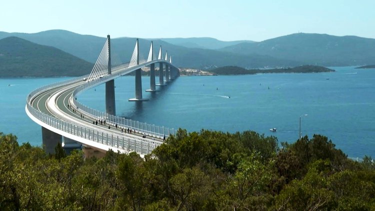 Croatia opens bridge around Bosnia to get to Dubrovnik
