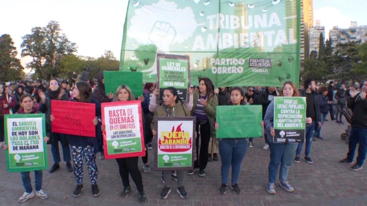 Argentines in Rosario protest again Parana Delta fires