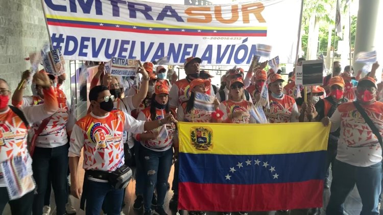 Venezuelan delegation protests grounding of plane in Argentina