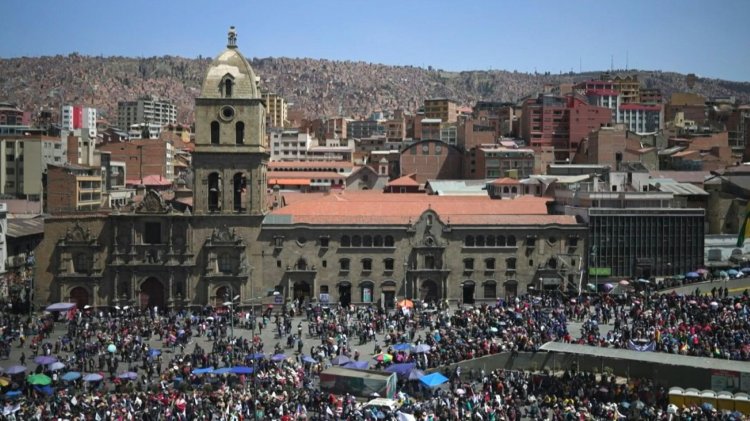 Thousands rally in support of Bolivian government