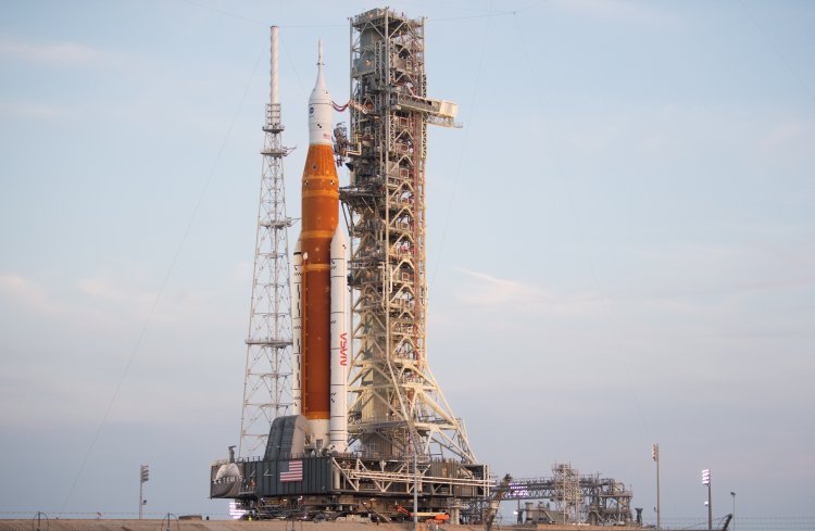 NASA delays launch of giant Moon rocket