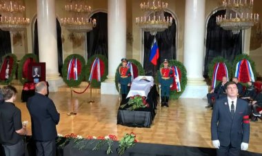 Russians bid to farewell to Gorbachev, but without Putin