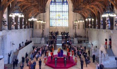 Leaders pay their respects to Queen Elizabeth II at Westminster Hall